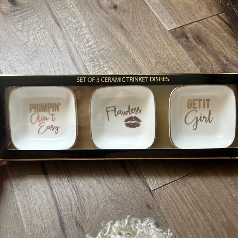 Set of 3 ceramic trinket dishes
